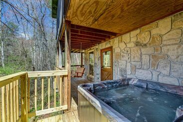 North Ridge Place Brand New Log Cabin With Hot Tub Great Location