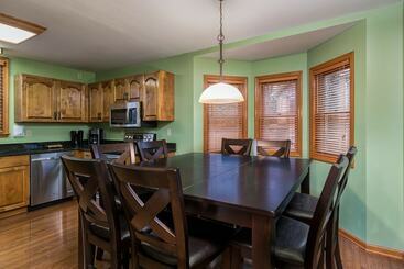 North Ridge Place Brand New Log Cabin With Hot Tub Great Location
