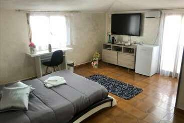 اقامتگاه Impeccable 3bed House In Vibo Valentia