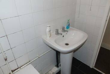 اقامتگاه Lovely 2 Bed House In Bolton Greater Manchester