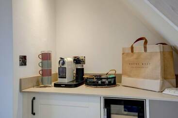Luxury 1 Bed Cottage With Hot Tub And Log Burner