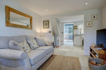 Luxury 1 Bed Cottage With Hot Tub And Log Burner