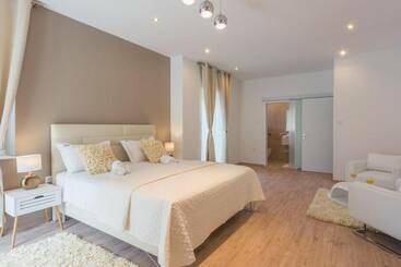 پانسیون Rooms Sea & Sun With Private Parking