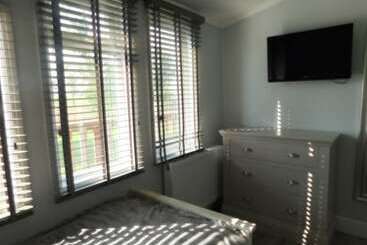 Spacious 2 Bed Lodge In Bury Saint Edmunds