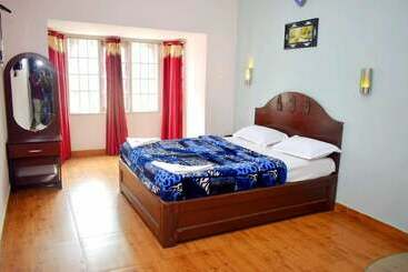 پانسیون Green Park Grand Inn