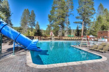 بيت ريفى Hilltop Hideaway W/ Game Room & Forest Views!