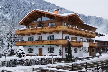 تختخواب و صبحانه Schnapperhof