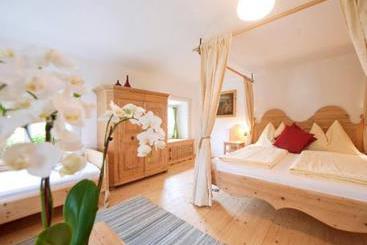 Отель Ederbauer Am Irrsee