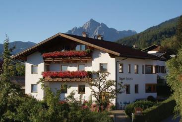 تختخواب و صبحانه Nockspitz Pension