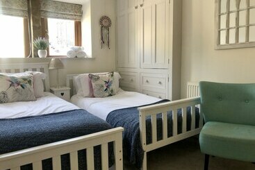 Wuthering Cottage Haworth  Stylish, Cosy & Comfy