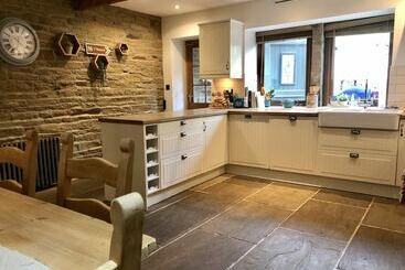 Wuthering Cottage Haworth  Stylish, Cosy & Comfy