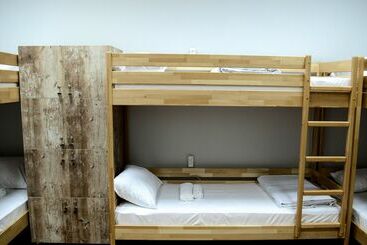 Hostel51