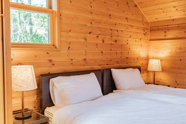 Izu House Luxury Log With Cozy Fireplace