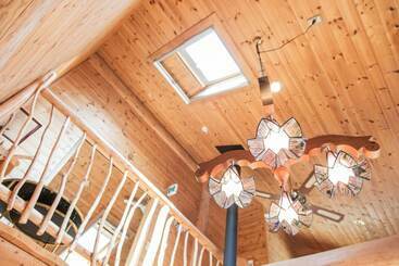 Izu House Luxury Log With Cozy Fireplace