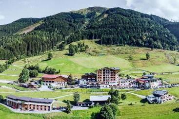هتل Familienresort Ellmauhof   Das Echte All Inclusive