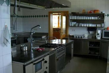 تختخواب و صبحانه Pension Asingerhof