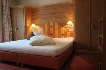 تختخواب و صبحانه Pension St.lukas