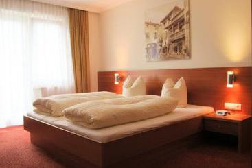 تختخواب و صبحانه Pension St.lukas