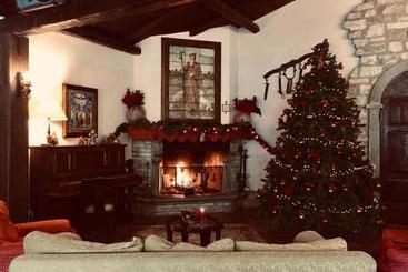هتل Agriturismo Le Querce Di Assisi