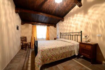 هتل Agriturismo Le Querce Di Assisi