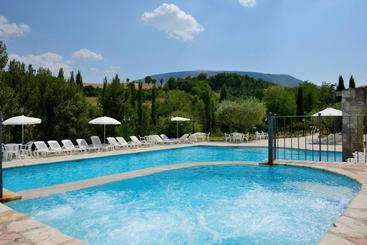 هتل Agriturismo Le Querce Di Assisi