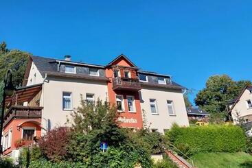 مبيت وإفطار Villa Helvetia
