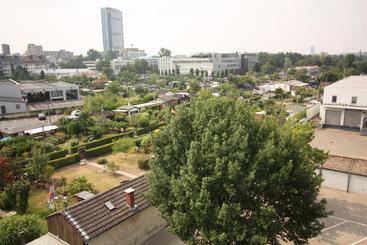 هتل Am Vogelsanger Weg