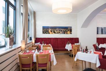 هتل Deutsches Haus