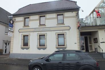 צימר Pension Riverside In Leverkusen Hitdorf Am Rhein   Zentral An Der A1 Und 59