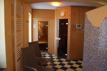 هتل Garni Elegant