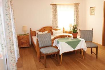 پانسیون Gasthaus Ulrichshögl