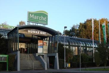 هتل Autobahn-rasthaus Huenxe Ost Marche Hote
