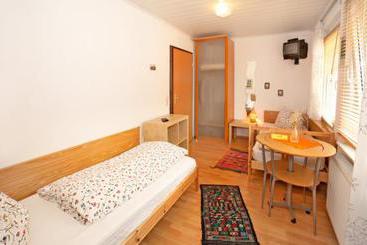 هتل Green Lemon Haus Krähenhütte