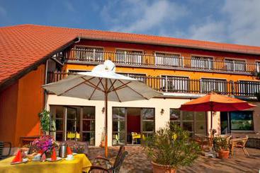 هتل Green Lemon Haus Krähenhütte