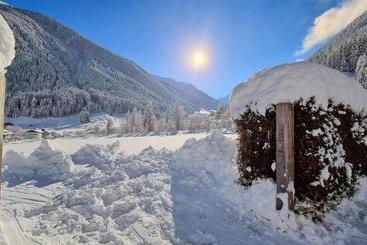 Bed and Breakfast Gästehaus Landhaus Tyrol
