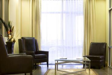 Cambridge Hotel And Conference Centre
