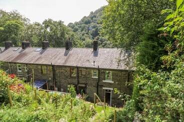 Cragside Cottage