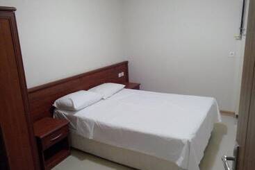 Zeus Apart Otel