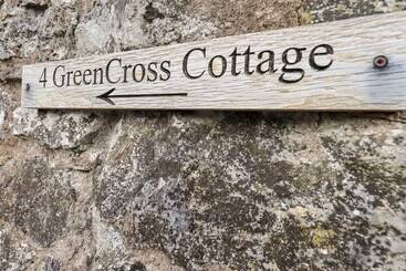 4 Greencross Cottages