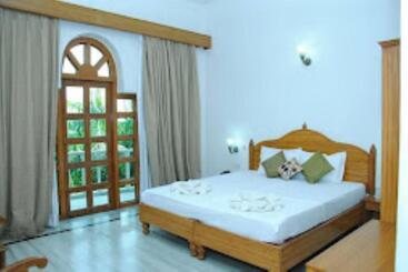 هتل Isabel Palace