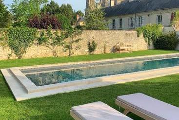 پانسیون Le Tardif, Noble Guesthouse