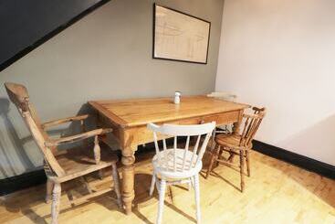 茅舍 4 Wheatsheaf Yard