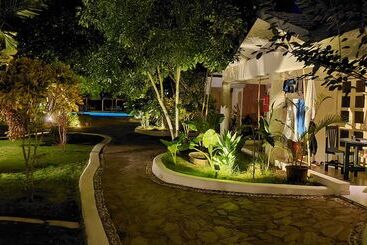 Afreeka Beach Hostel & Music Bar