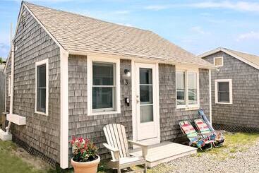 هتل Truro Beach Cottages