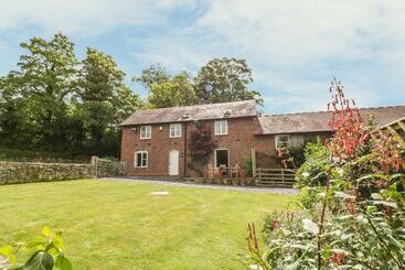 بيت ريفى Bryn Howell Stables