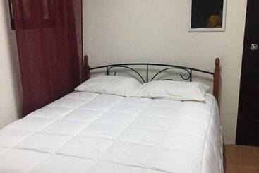 Hostal Saint Michel   Hostel