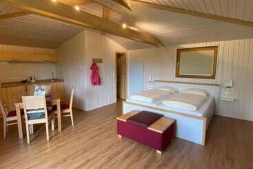 Waldquelle Baumhaushotel Aerzen