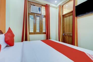 هتل Palace At Seventy Two By Oyo Room