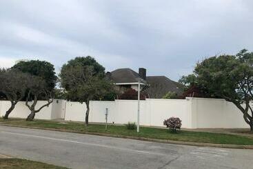 관광객 아파트 House Bognor