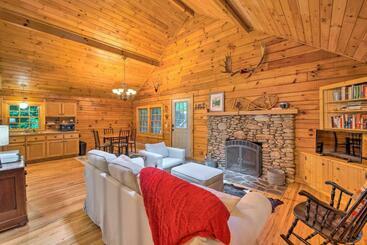 ツーリストアパートメント Secluded Waynesville Cabin Deck, Grill And Fire Pit